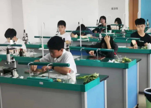 孩子生长的中心孩子的品格品德习惯等都是在家长教育中养成的