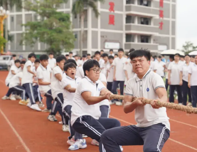 构成教与学师与生“共同在场”的双向互动讲堂力求在师生携手探索 构成教与学师与生“共同在场”的双向互动讲堂力求在师生携手探索
