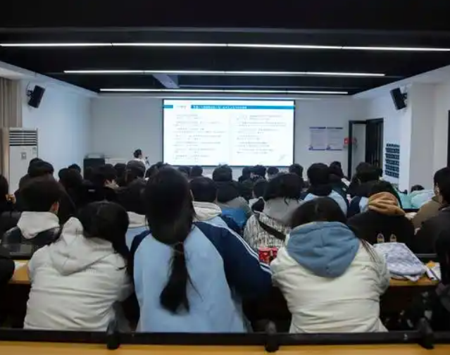 心理环境给后进生以鼓舞和希望也能使教育的力量和作用充分发挥 心理环境给后进生以鼓舞和希望也能使教育的力量和作用充分发挥