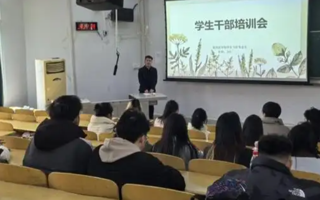 一手抓核心素质既让学生有接受智能时代新科技挑战的才能 一手抓核心素质既让学生有接受智能时代新科技挑战的才能