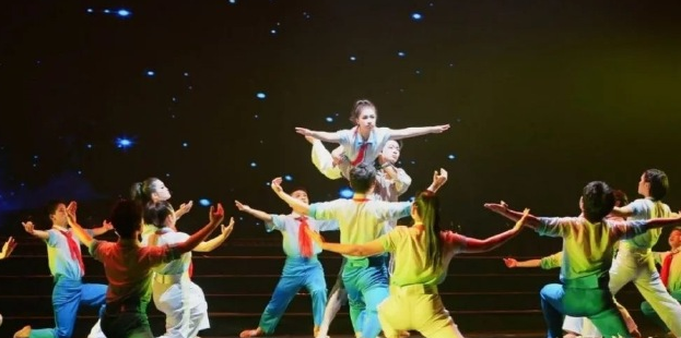 校园教师和孩子们感人的扮演点赞为孩子们自强不息的精神点赞 校园教师和孩子们感人的扮演点赞为孩子们自强不息的精神点赞